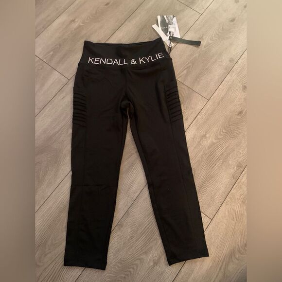 Kendall and Kyle leggings, they are about ankle crop, very soft - Picture 2 of 5